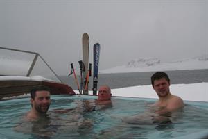 After a fantastic day in the mountain, it is ideal to relax in the hot tub
