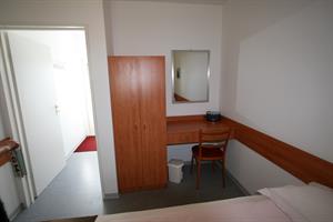 Twin room with private bathroom