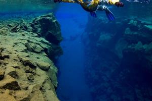 Deep fissures and crystal clear water