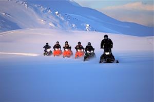 Snowmobile tour with Ytri-Vík
