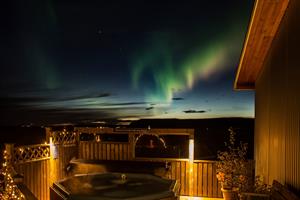 Hot tub and the northern lights